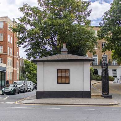 Earls Terrace East Lodge, a tiny square Victorian building on Kensington High Street