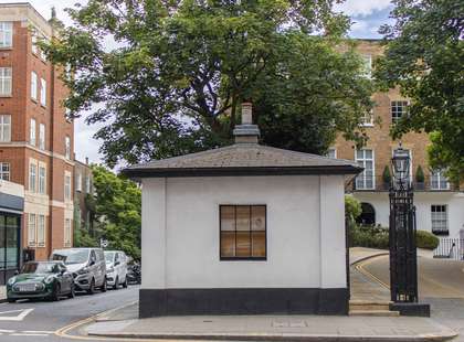 Earls Terrace East Lodge, a tiny square Victorian building on Kensington High Street