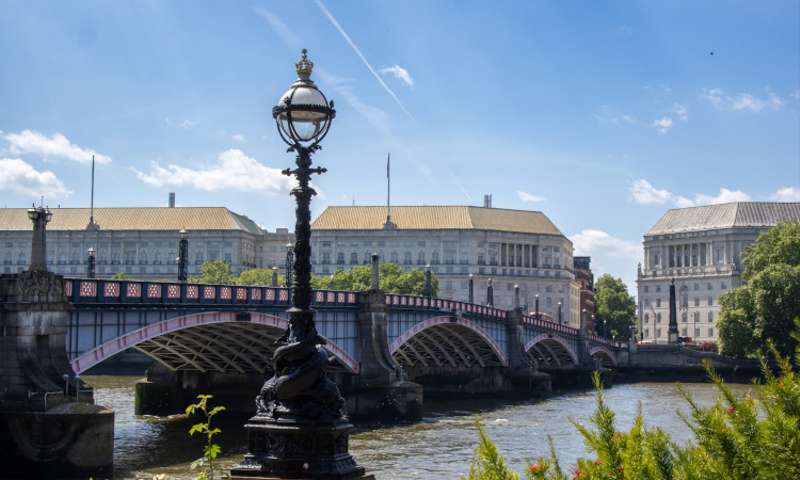 Photo of lambeth bridge with a lamp in the foreground