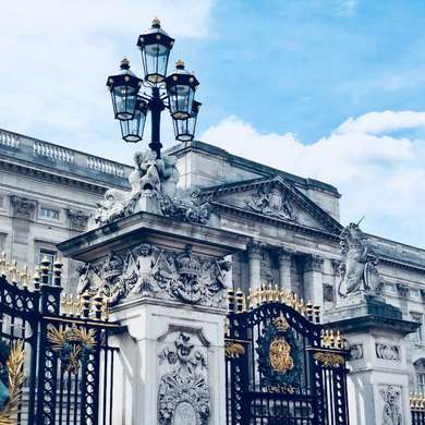 Photo of the gates of Buckingham Palace