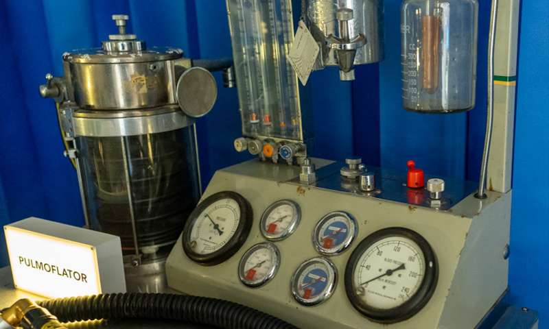 Photo of a pulmoflator. I only know this because there's a lit-up sign telling me.